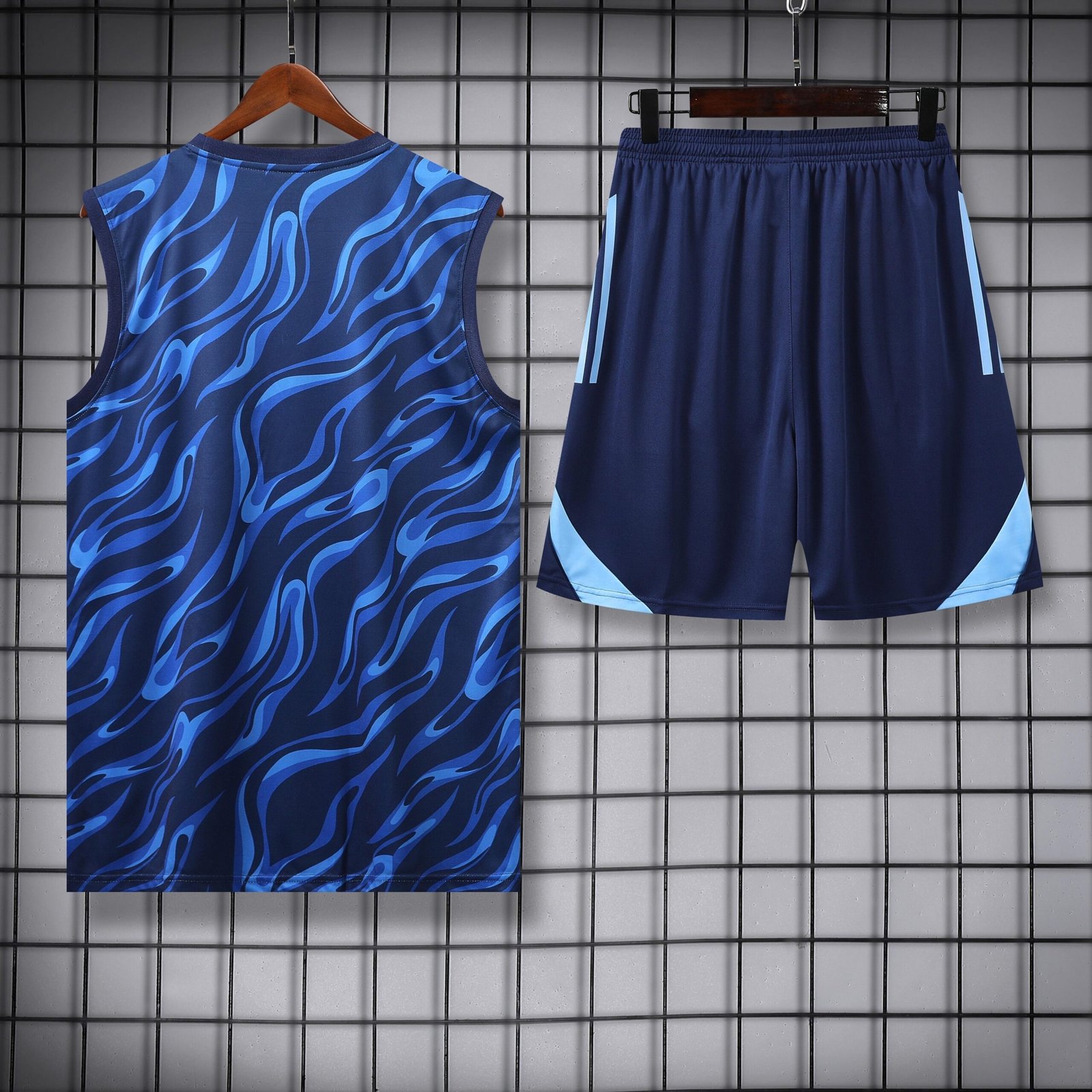 2025/26 Real Madrid?Vest Suit - Image 2