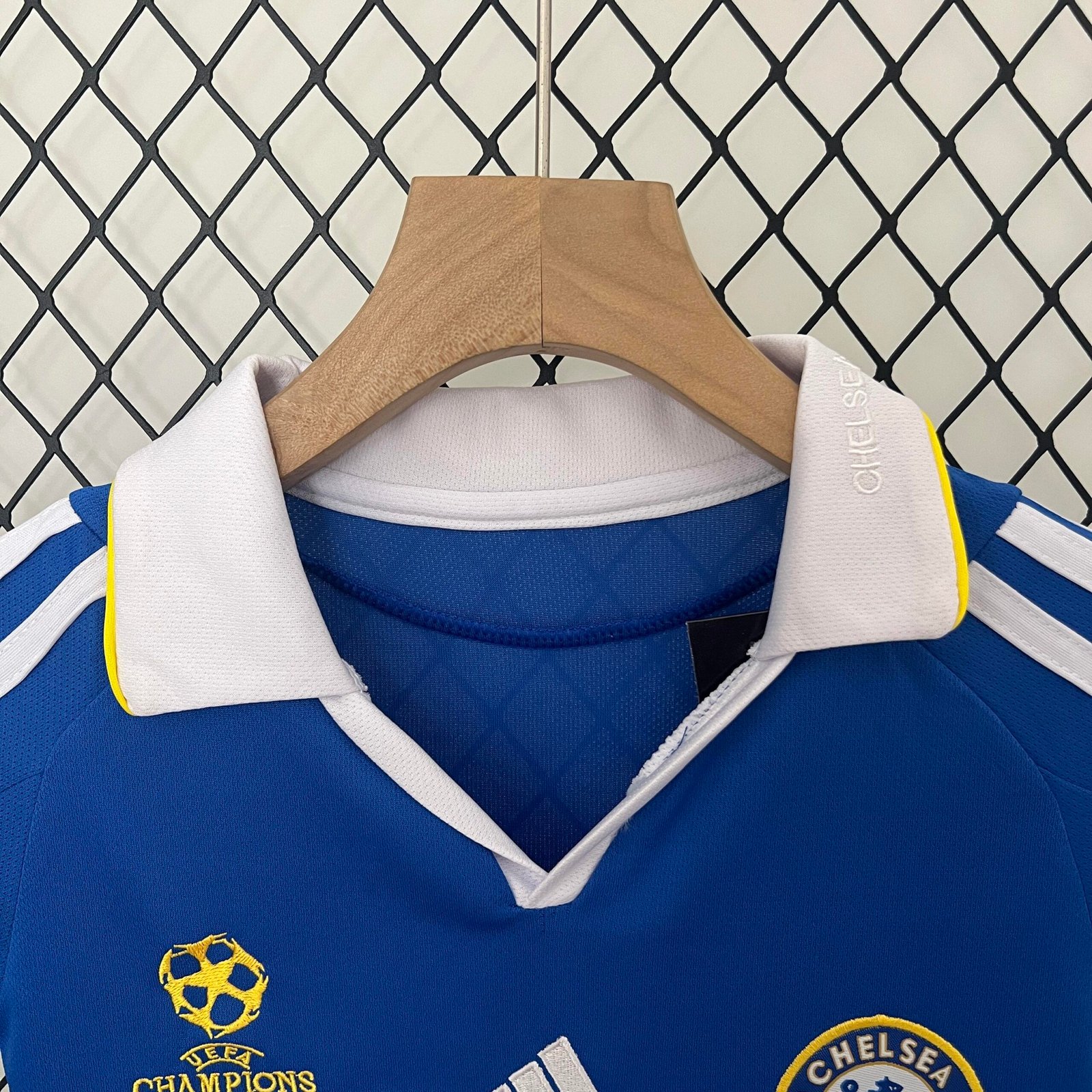 2008/09 Chelsea Champions League home Retro kids Jersey - Image 3