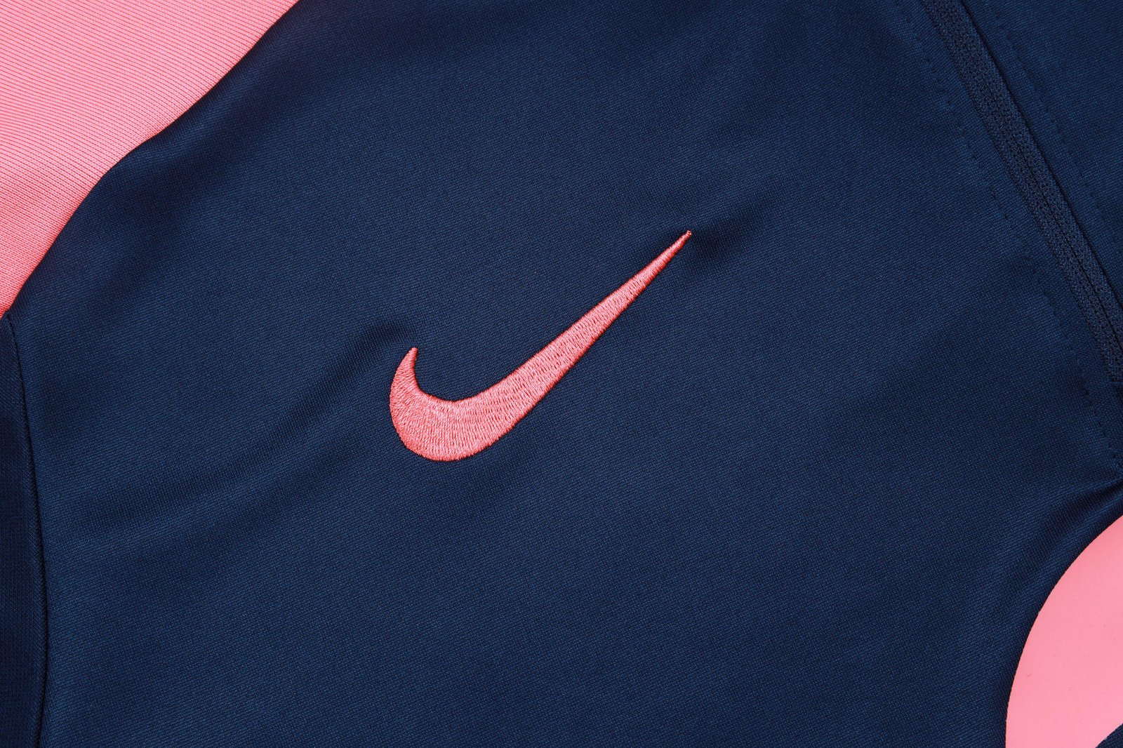 2025/26 Barcelona Long sleeves Training Set - Image 4