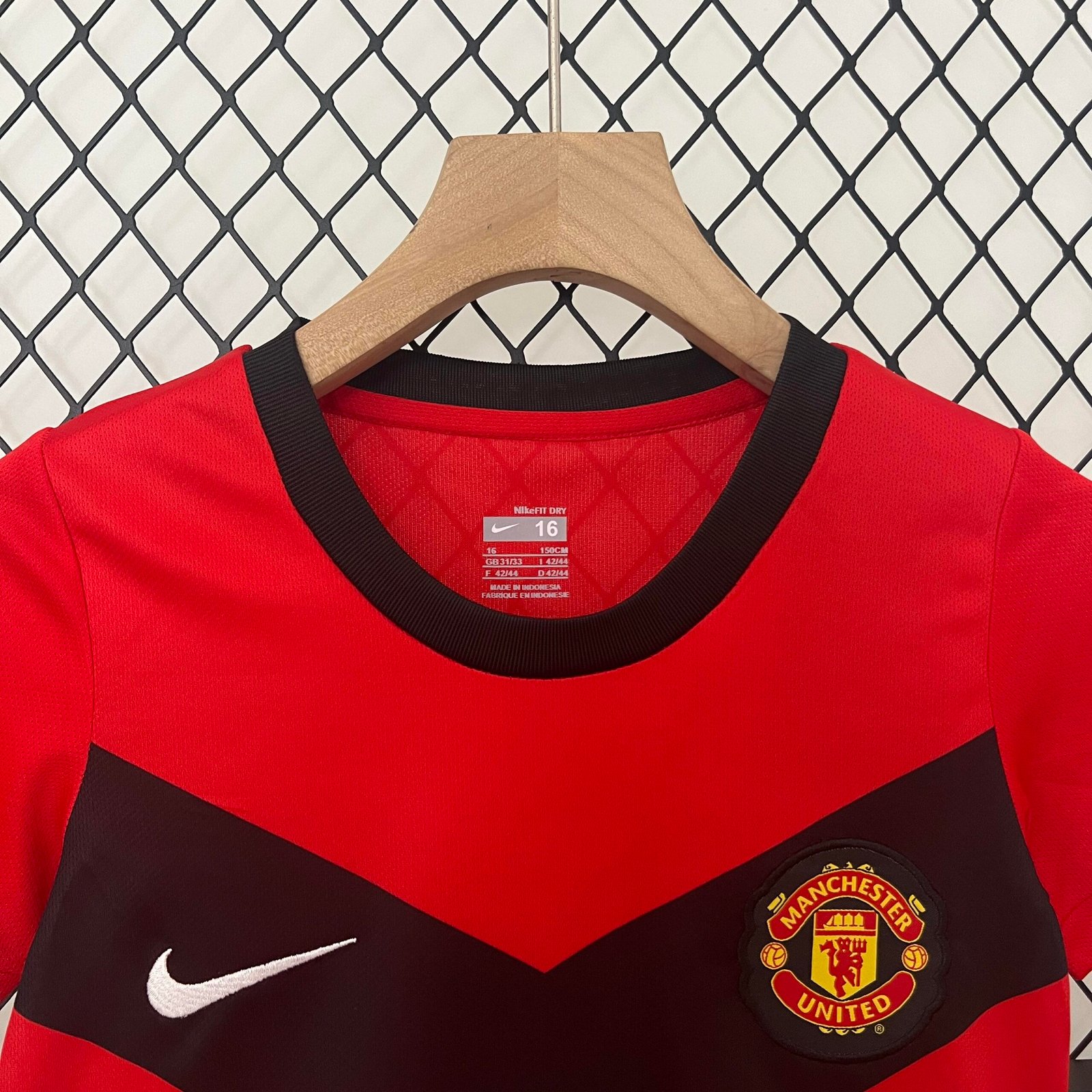 2009/10?Manchester United Home Retro Jersey Kids Kit - Image 4