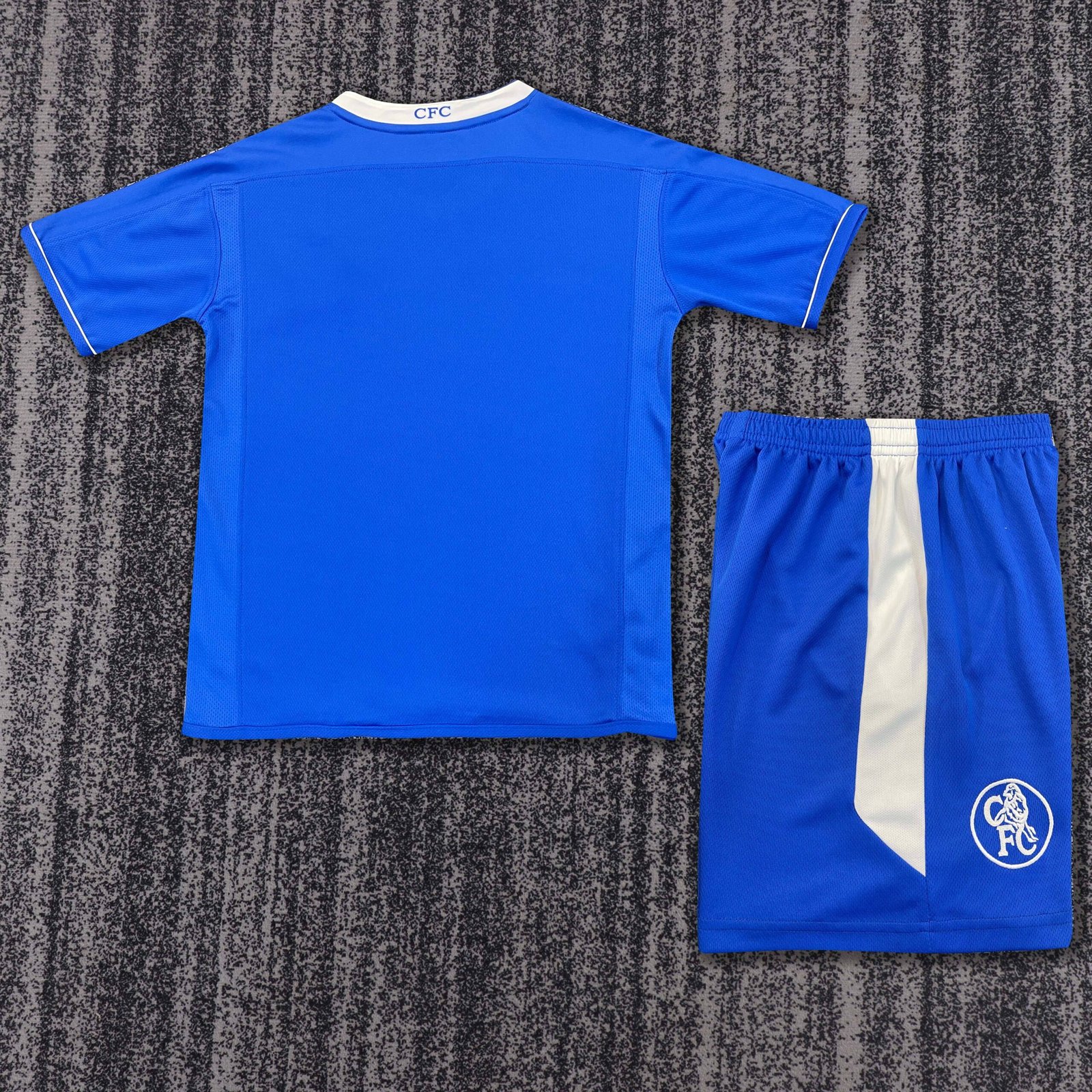 2003/05 Chelsea Home Retro kids Jersey - Image 2