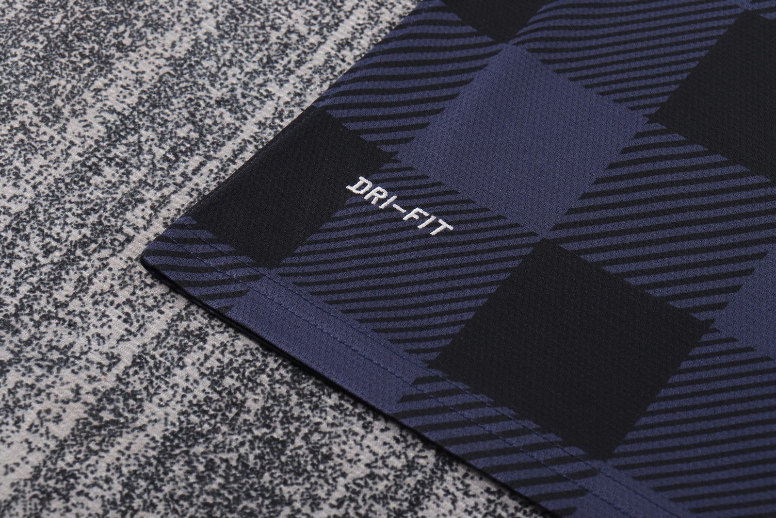 2013/14?Manchester United Away Retro Jersey Kids Kit - Image 7