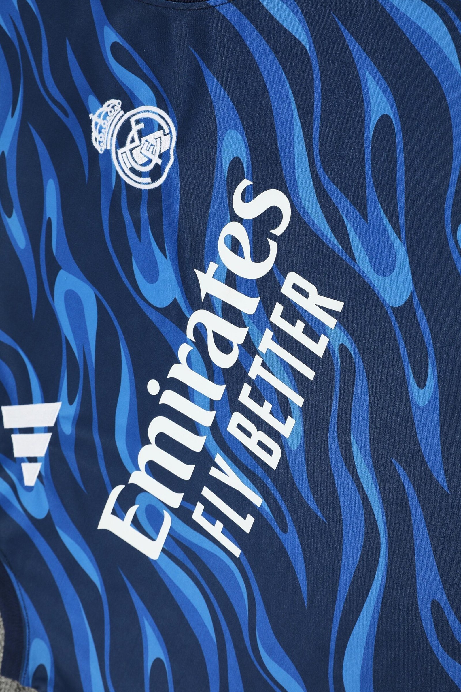 2025/26 Real Madrid?Vest Suit - Image 3