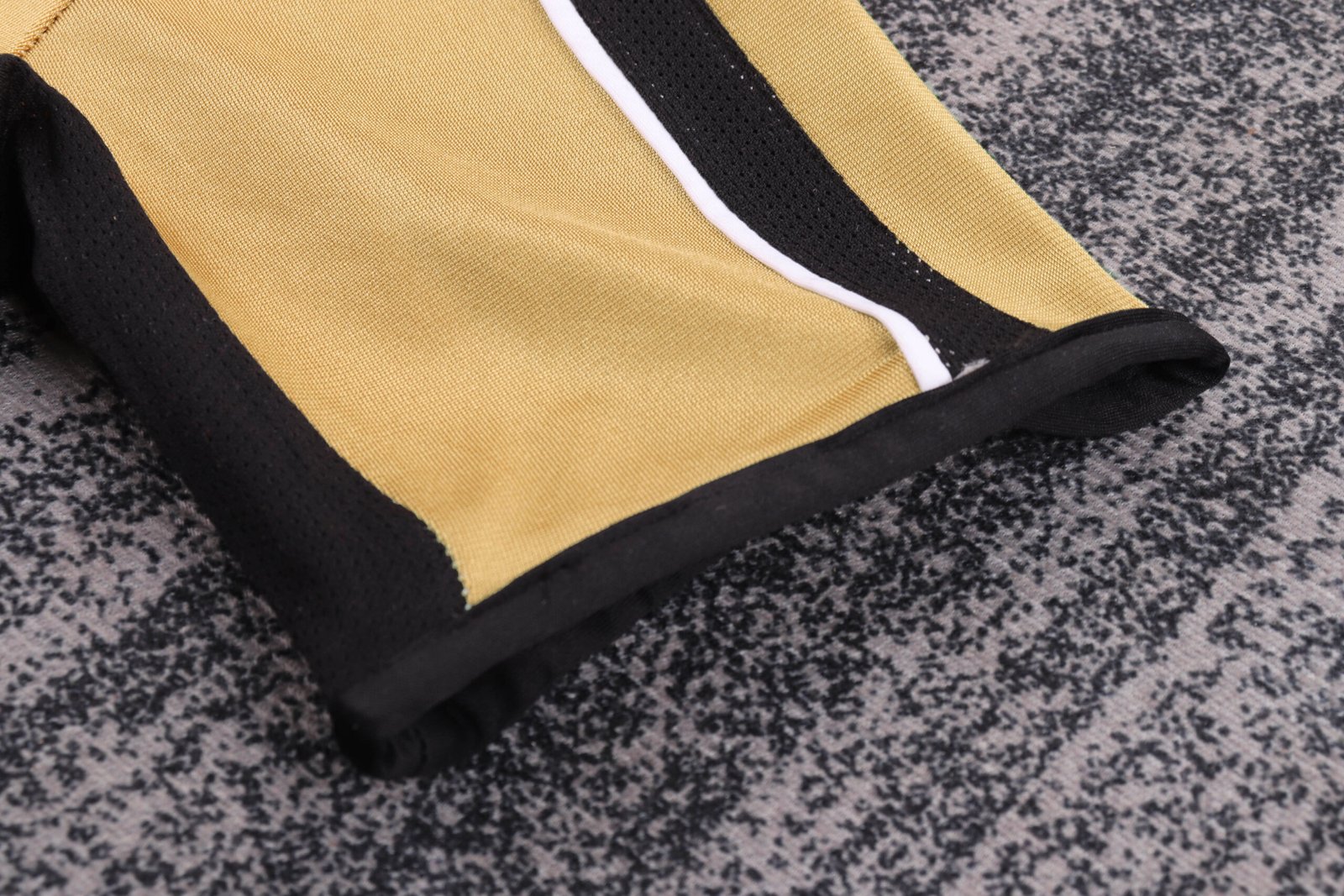 2001/02 Manchester United Away Retro Kids Jersey?100th Centenary - Image 14