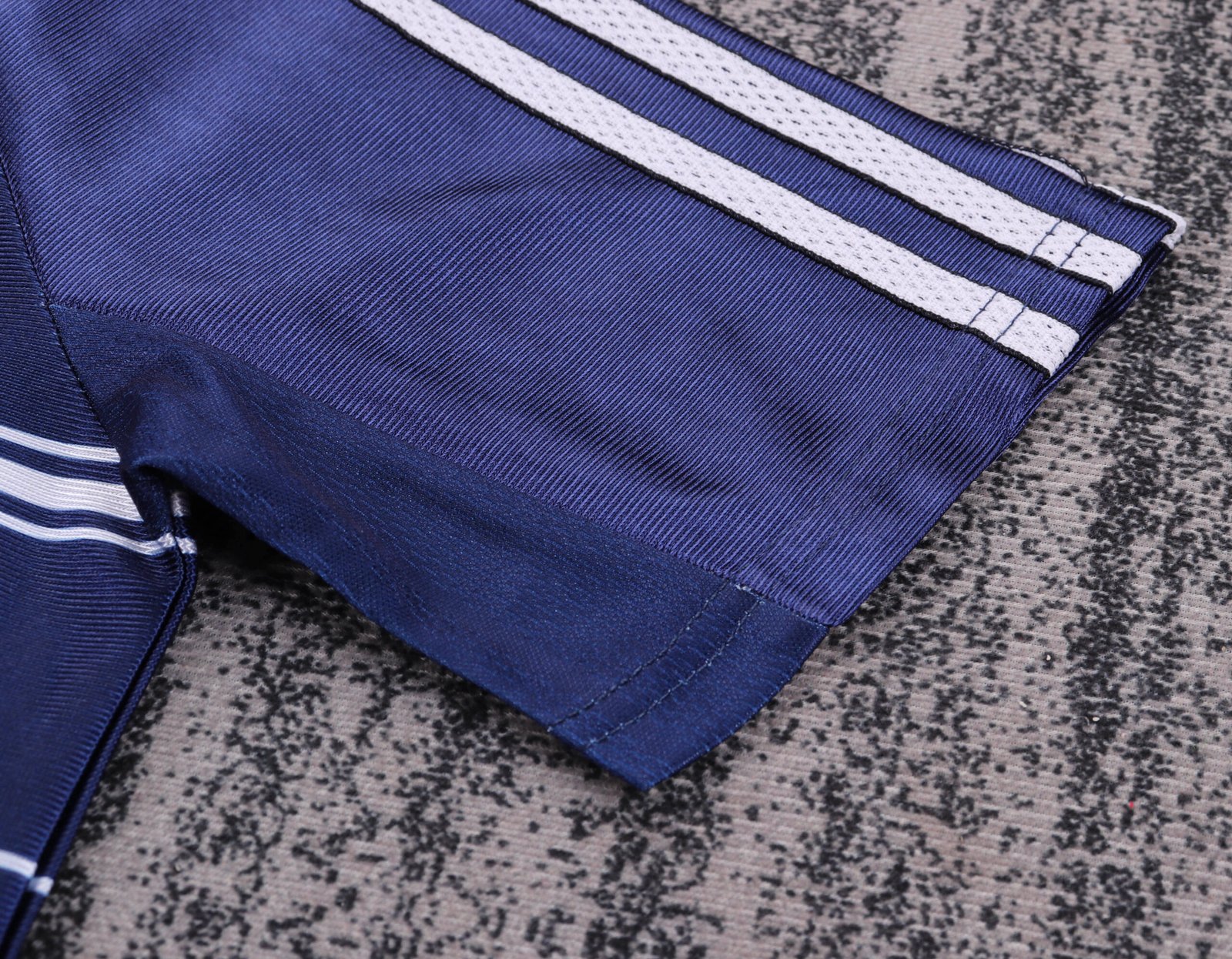 1998/99 Real Madrid Away Retro Kids Jersey - Image 9