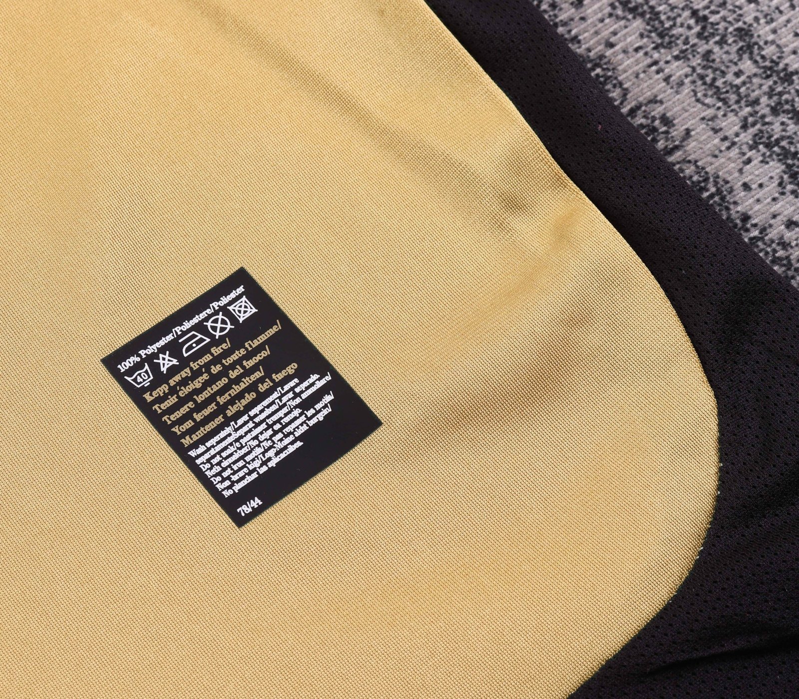 2001/02 Manchester United Away Retro Kids Jersey?100th Centenary - Image 18