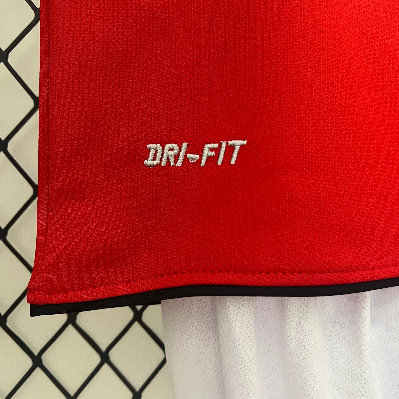 2010/11?Manchester United Home Retro Jersey Kids Kit - Image 6