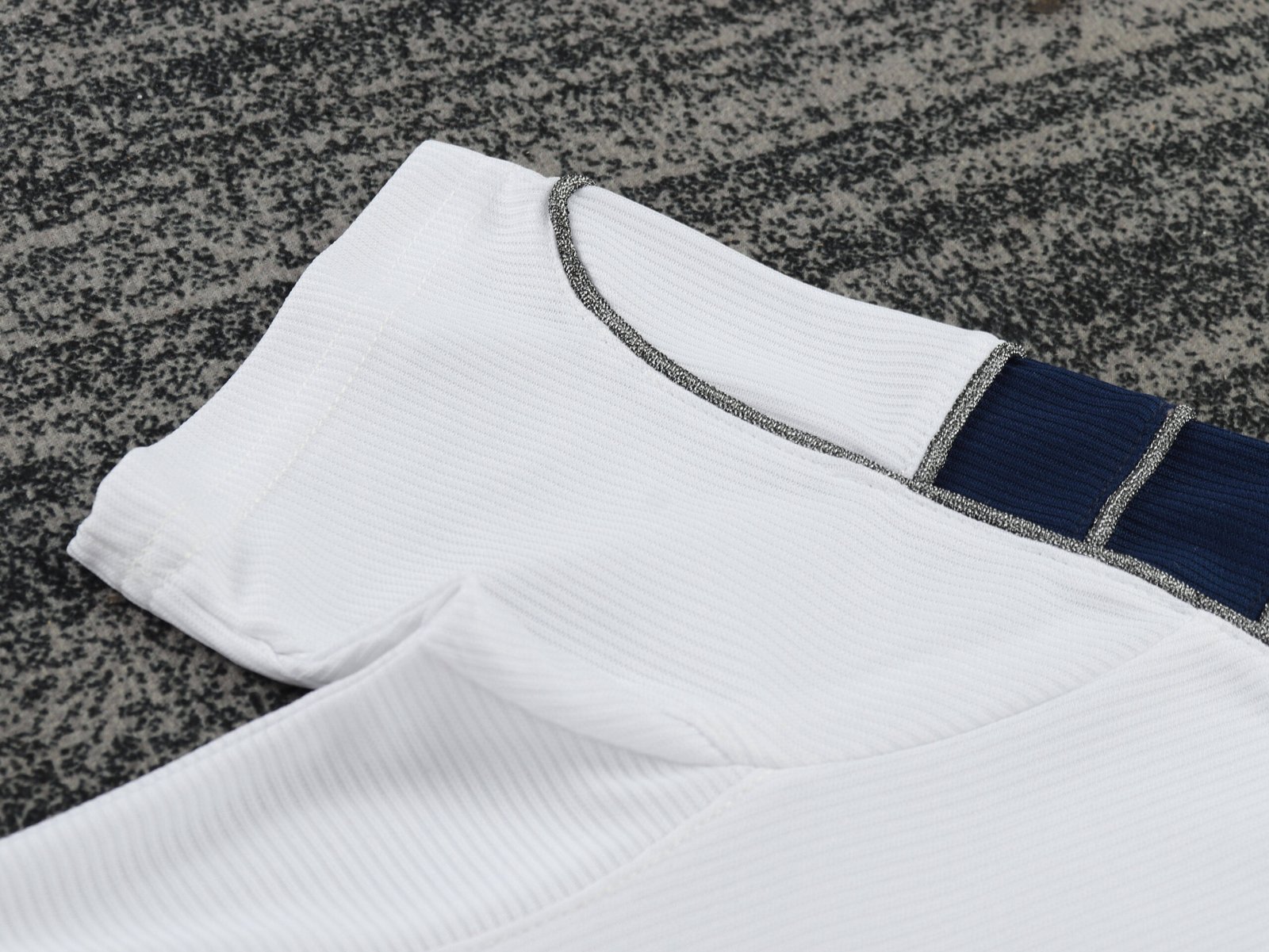 2000/01 Manchester United Away Retro Kids Jersey - Image 7