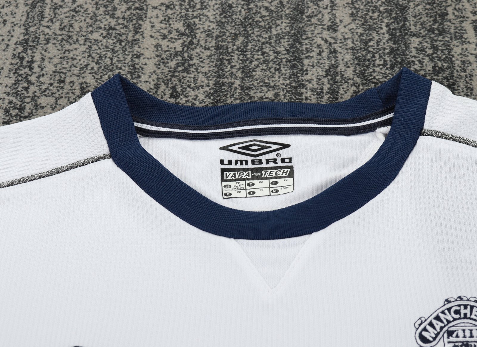 2000/01 Manchester United Away Retro Kids Jersey - Image 6