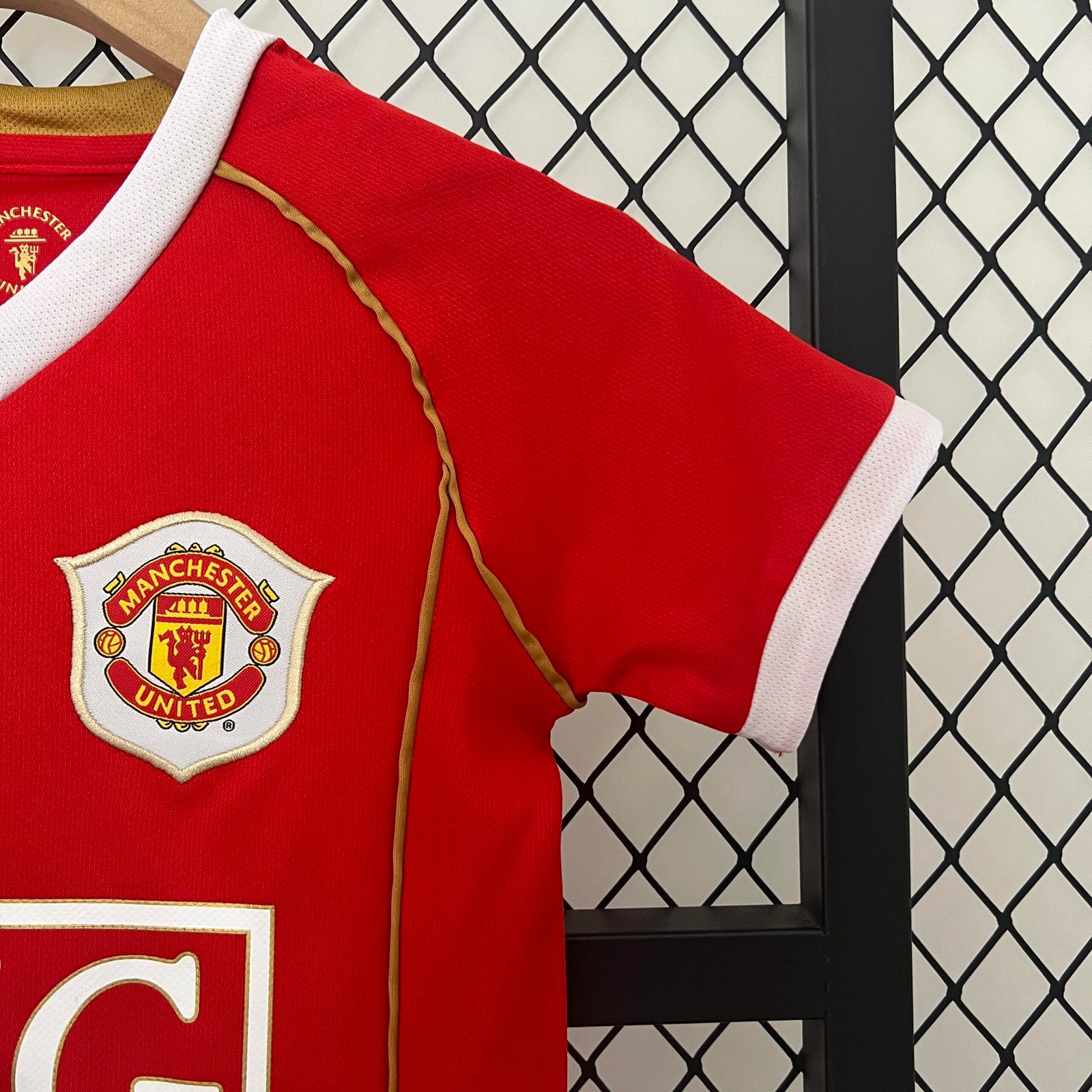2006/07?Manchester United Home Retro Jersey Kids Kit - Image 5