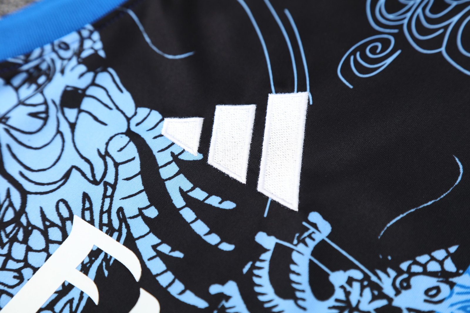 2025/26 Real Madrid?Vest Suit - Image 3