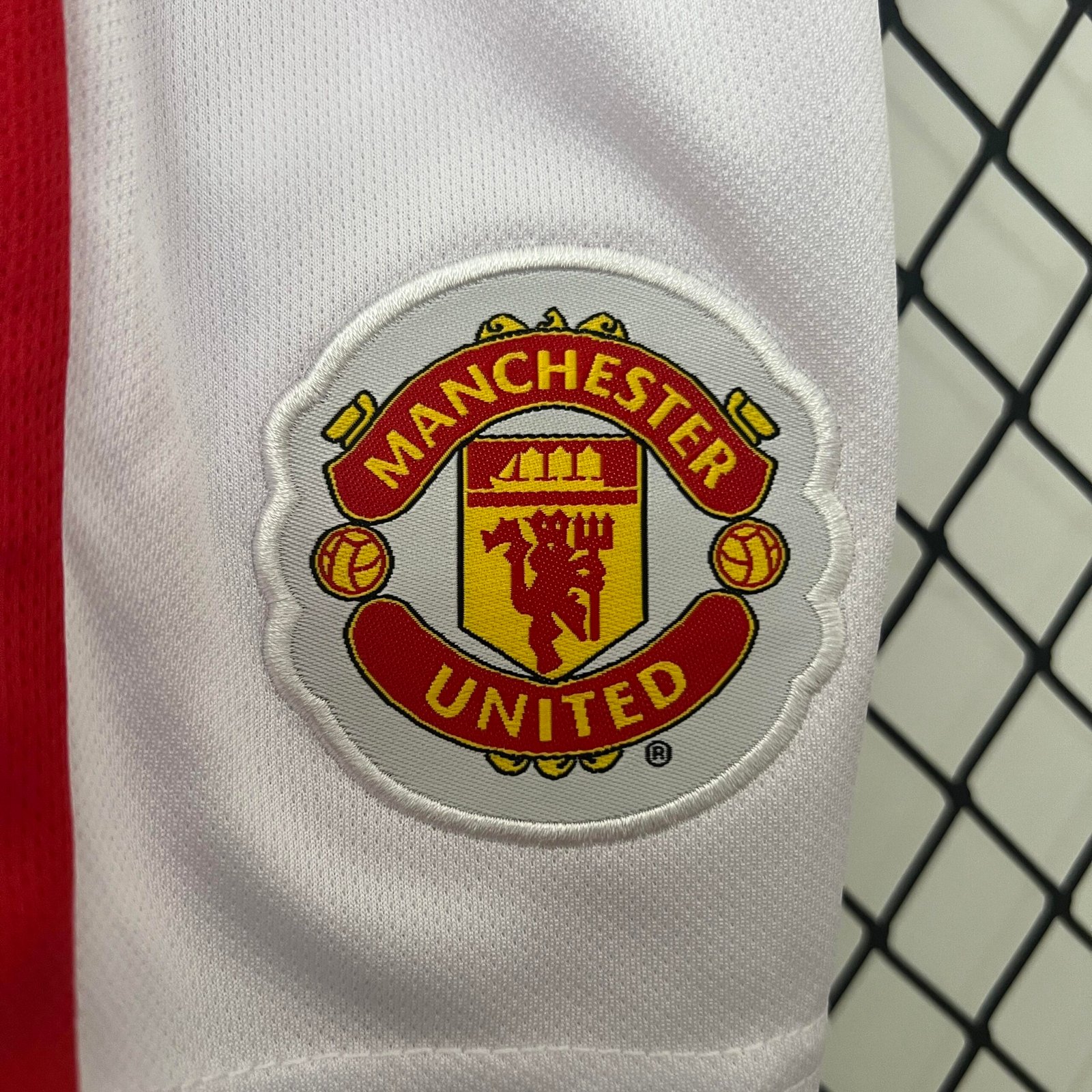 2009/10?Manchester United Home Retro Jersey Kids Kit - Image 9
