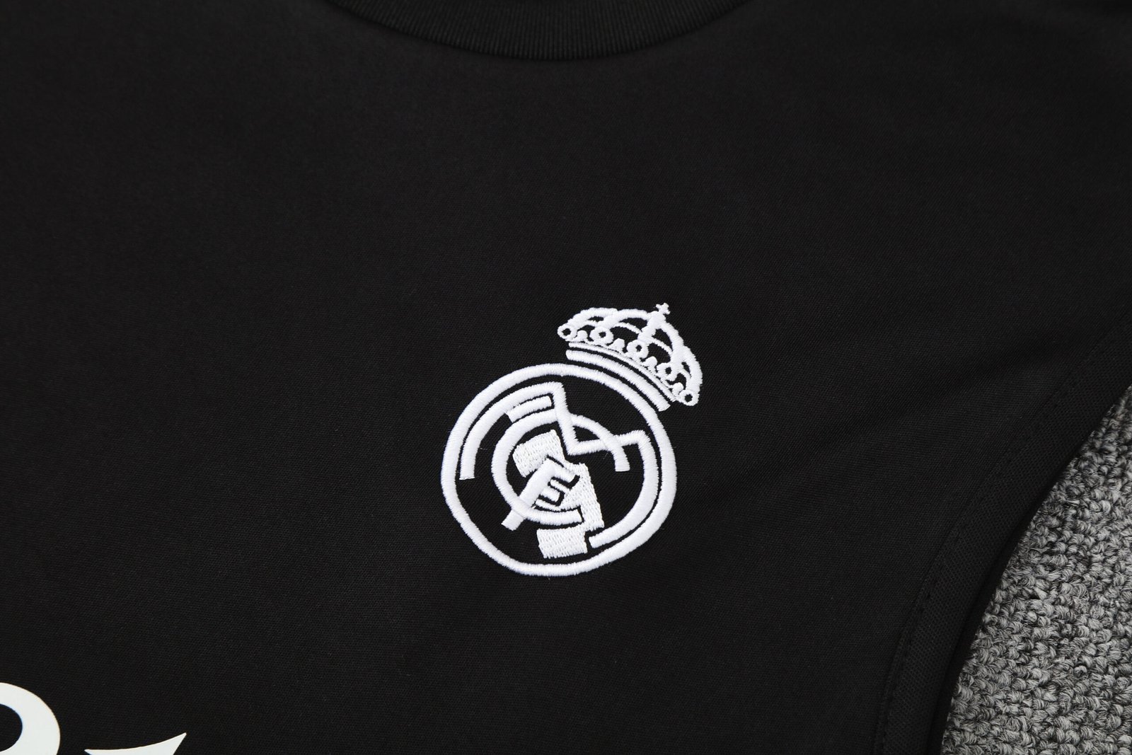 2025/26 Real Madrid?Vest Suit - Image 4