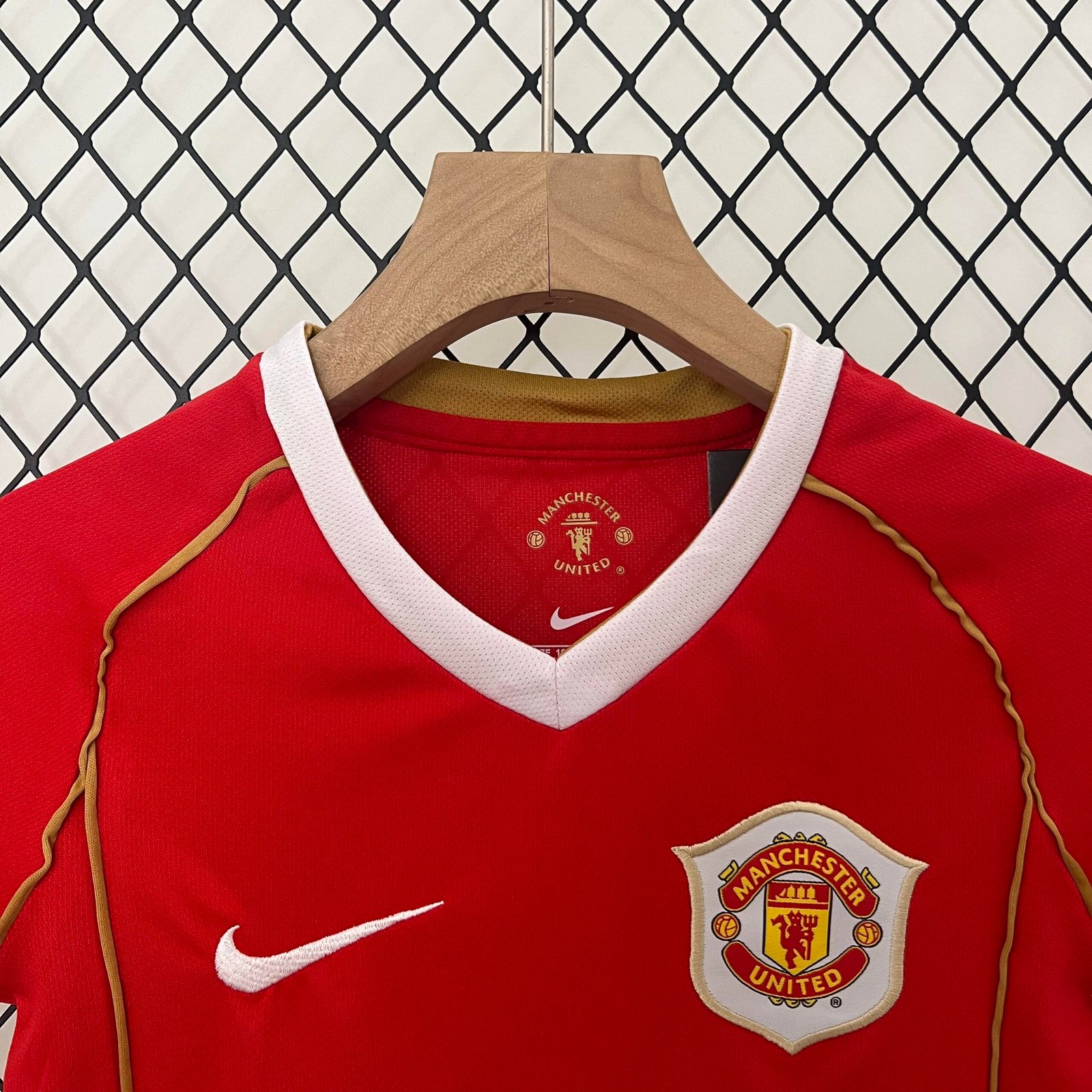 2006/07?Manchester United Home Retro Jersey Kids Kit - Image 4