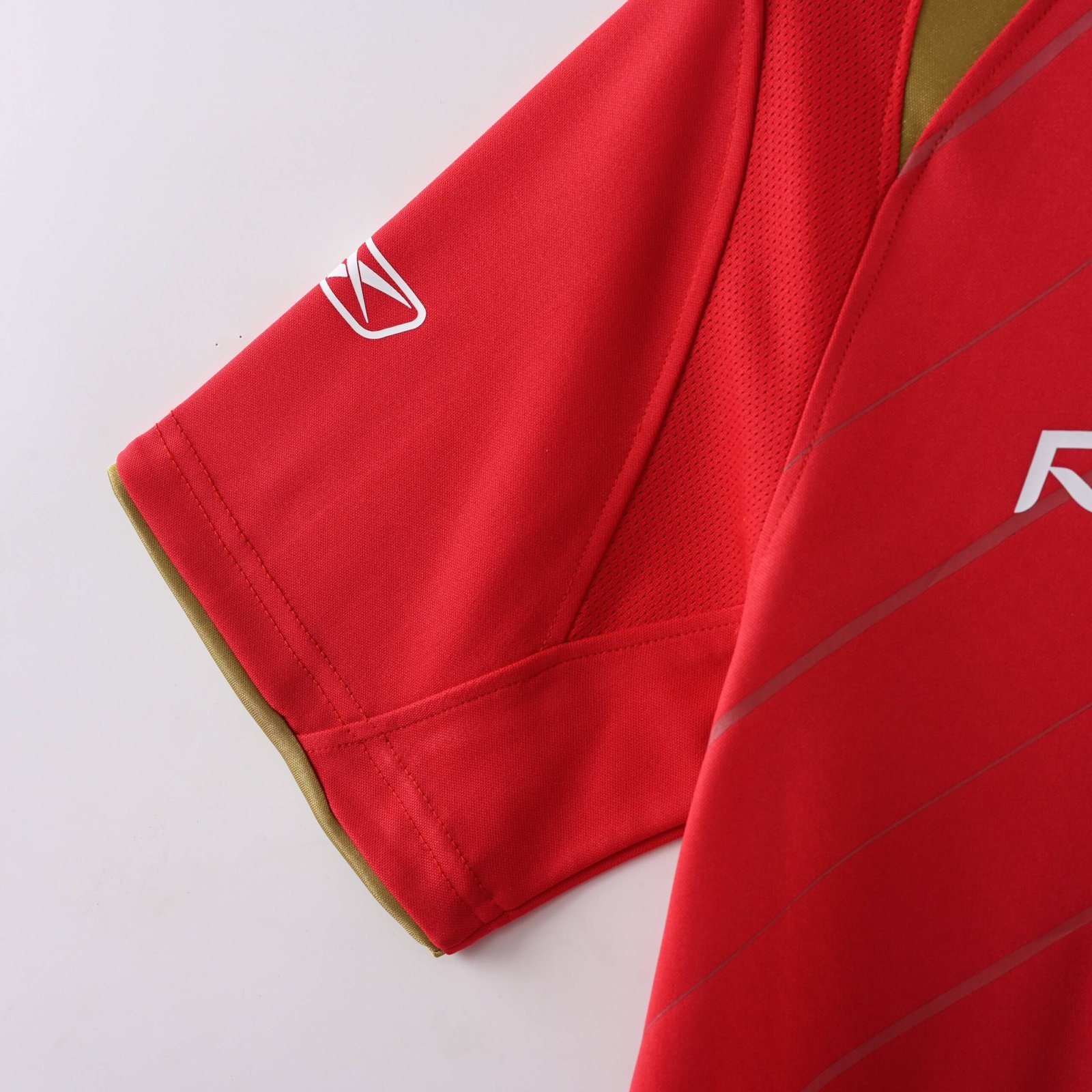 2005/06 Liverpool Home Retro Jersey - Image 9