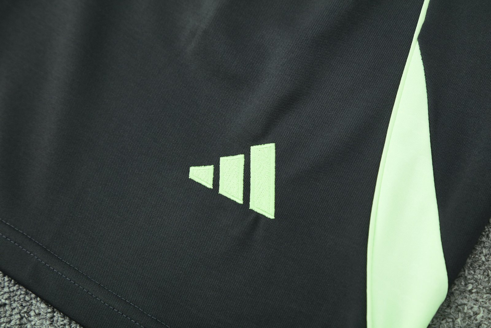 2025/26 Real Madrid?Vest Suit - Image 14