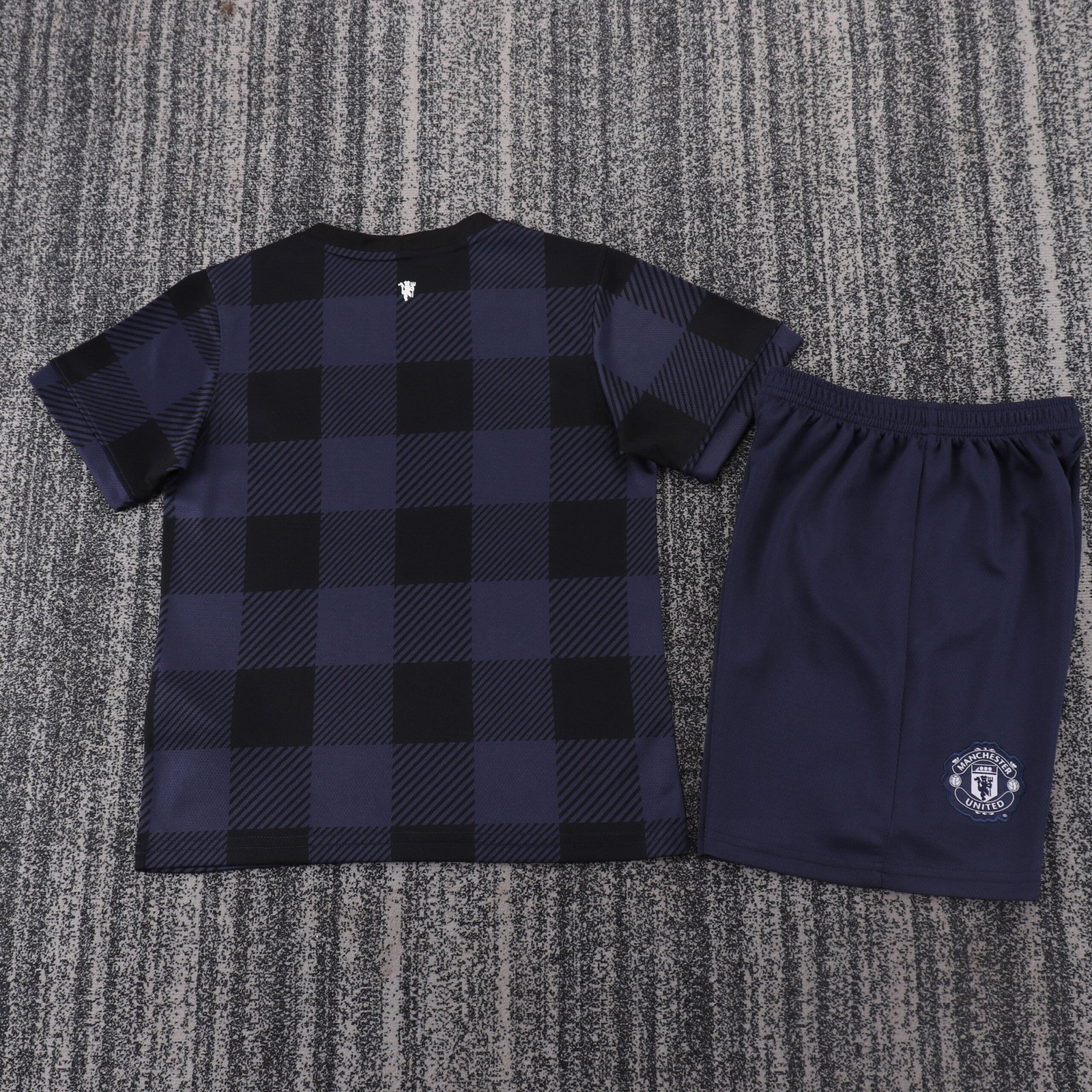 2013/14?Manchester United Away Retro Jersey Kids Kit - Image 2