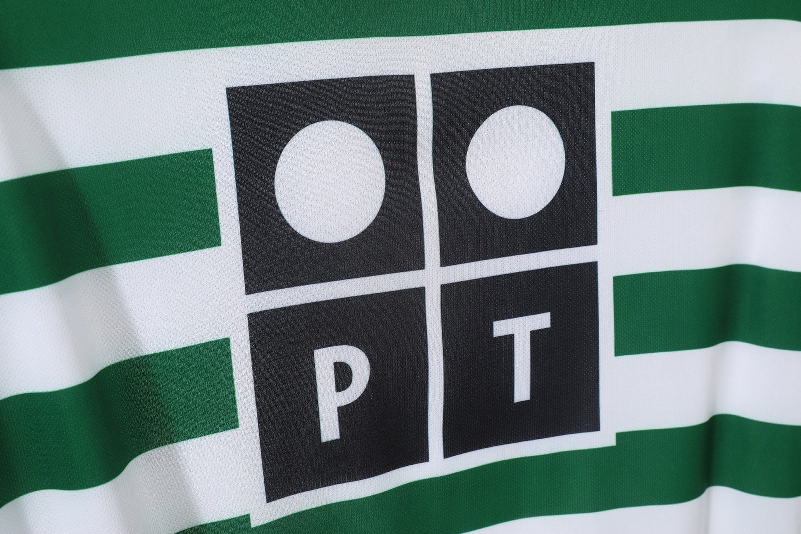 2003/04 Sporting CP Home Retro Jersey - Image 3