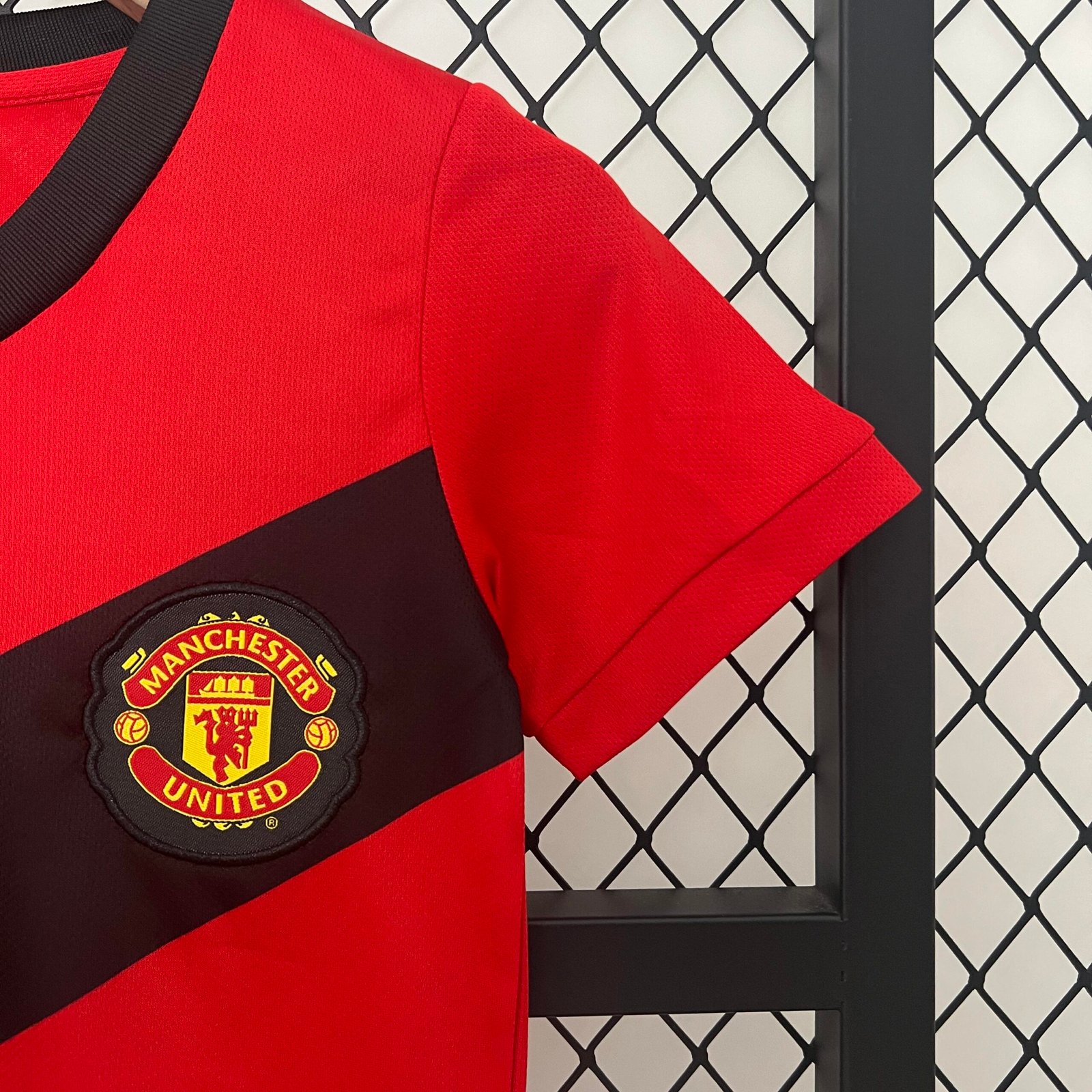 2009/10?Manchester United Home Retro Jersey Kids Kit - Image 5