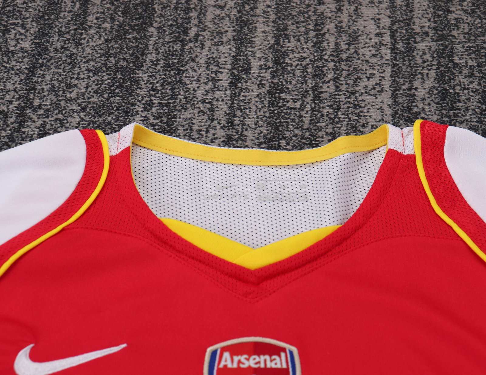 2004/05 Arsenal Home Retro Kids Jersey - Image 7