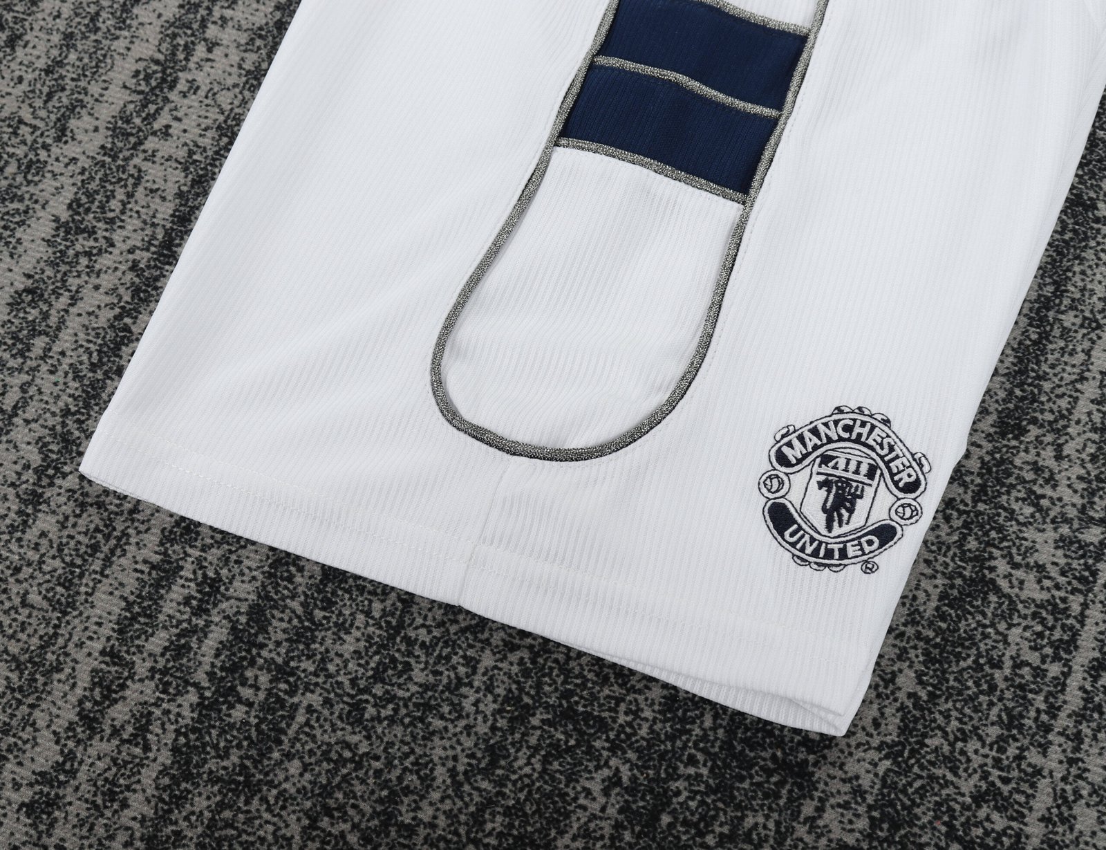 2000/01 Manchester United Away Retro Kids Jersey - Image 12