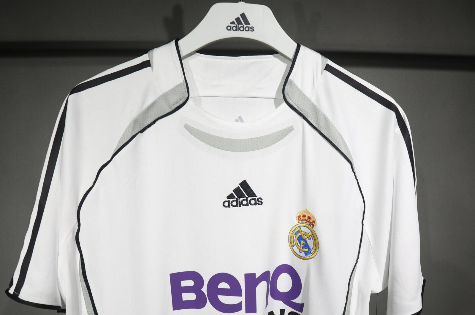 2006/07 Real Madrid Home Retro Jersey Player Version - Image 3