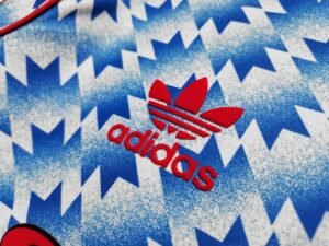 Retro Manchester United 1990/92 Away Long Sleeves - Image 7