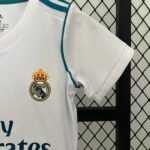 Kids Kit Real Madrid 17/18 Home White - Image 4
