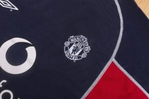 Retro Manchester United 2000/01 Third - Image 3