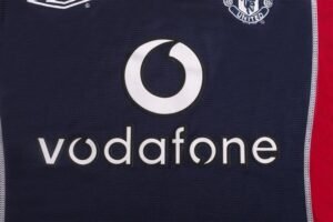 Retro Manchester United 2000/01 Third - Image 4