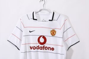 Retro Manchester United 2003/05 Away - Image 4