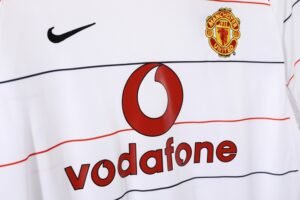 Retro Manchester United 2003/05 Away - Image 5