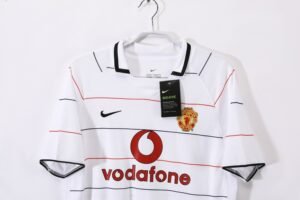 Retro Manchester United 2003/05 Away - Image 6