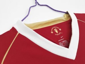 Retro Manchester United 2006/07 Home - Image 6