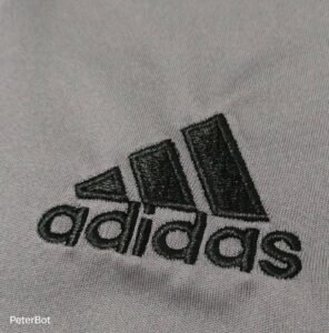 Retro Real Madrid 2005/06 Third - Image 5