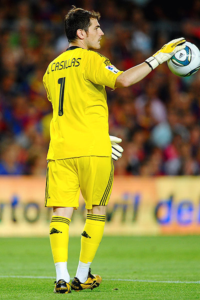 Retro Real Madrid 2011/12 Goalkeeper Yellow - Image 2