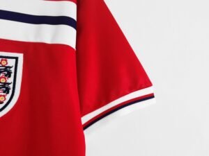 Retro  England 1982 Away Red - Image 9