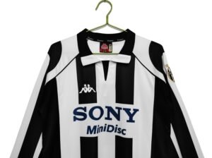 Retro  Juventus 1997/98 Home Long Sleeves - Image 3