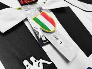 Retro  Juventus 1997/98 Home - Image 5