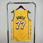 Lakers V-neck Star No.77 Dončić - Image 2