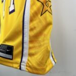 Lakers V-neck Star No.77 Dončić - Image 6