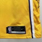 Lakers V-neck Star No.77 Dončić - Image 8