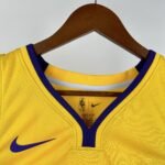 Lakers V-neck Star No.77 Dončić - Image 10