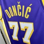 Lakers V-neck No.77 Dončić - Image 4