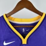 Lakers V-neck No.77 Dončić - Image 6