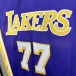 Lakers V-neck No.77 Dončić - Image 9