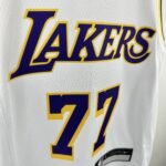Kids Lakers White No.77 Dončić - Image 5