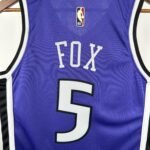 25 SEASON SACRAMENTO KINGS  #5 FOX - Image 6