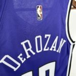 25 SEASON SACRAMENTO KINGS  #10 DeROZAN - Image 5