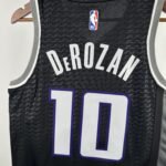 23 SEASON SACRAMENTO KINGS FLYER  #10 DeROZAN - Image 6